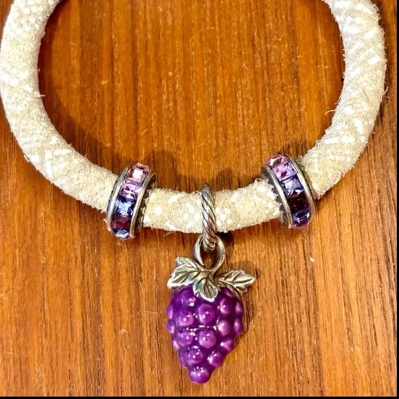 🆕 Brighton Grapeful Bunch charm Purple enamel grapes Silver leaves NWOT - Picture 7 of 7